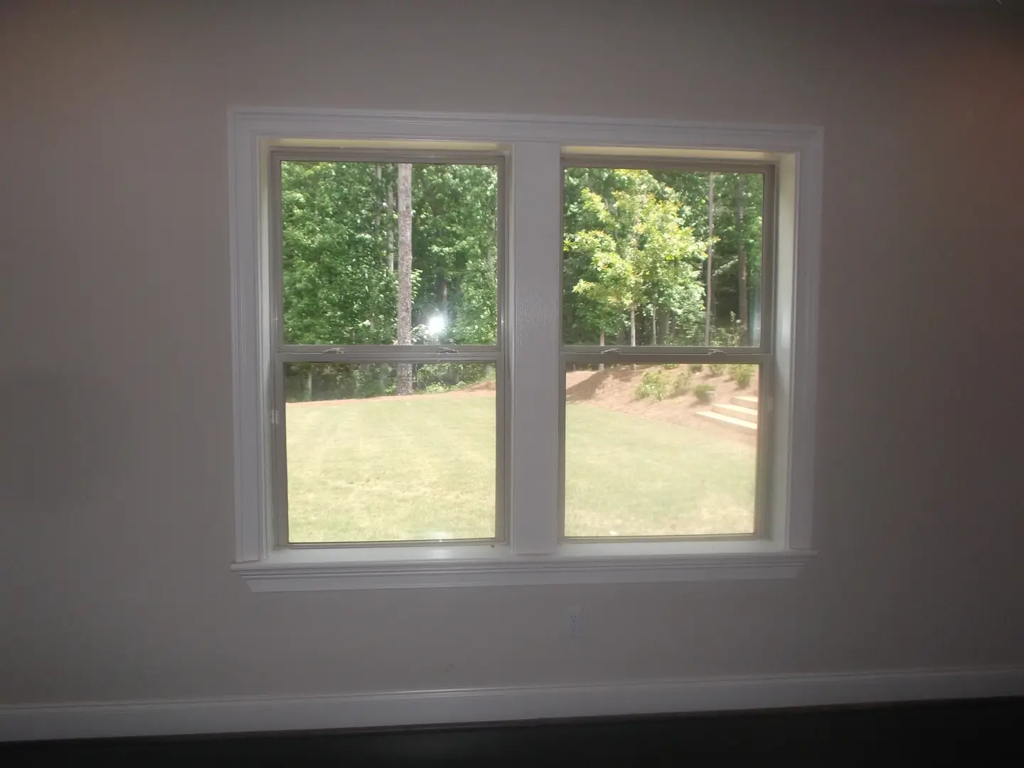 A window with two windows and one is open.